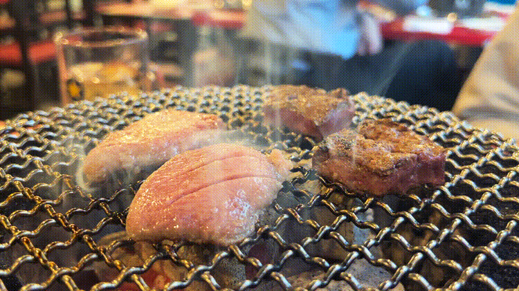 「焼肉ホルモン屋だん 吉祥寺店」の牛タンとレバー