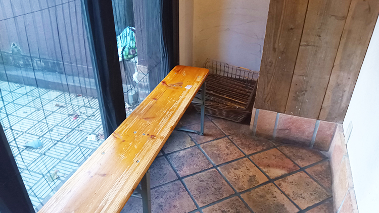 「Rojiura Curry SAMURAI. 吉祥寺店」のベンチ