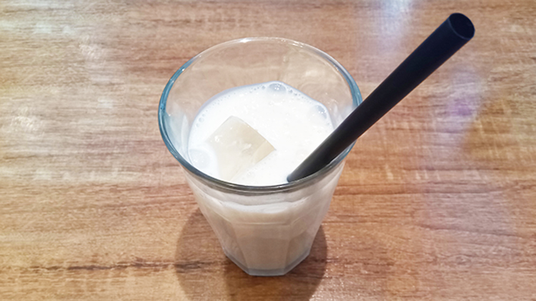 「Rojiura Curry SAMURAI. 吉祥寺店」のラッシー