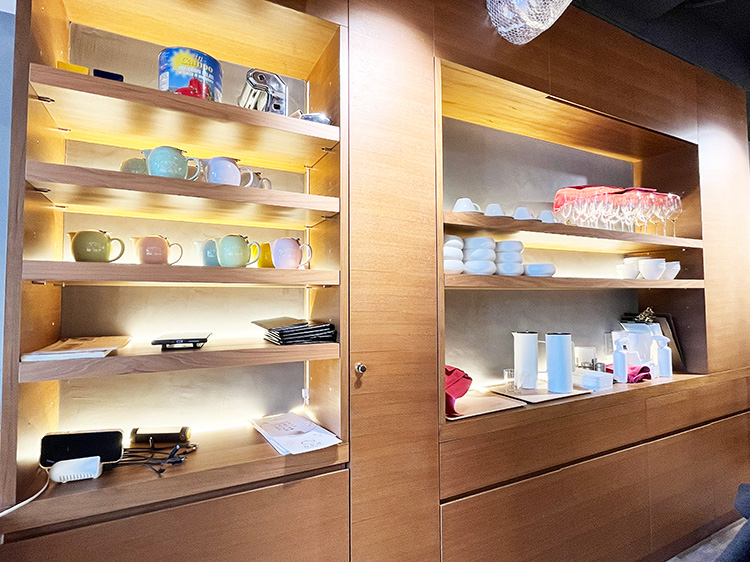 「おかゆテラス 阿佐ヶ谷本店」の店内