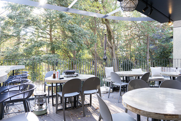 「井の頭テラス HONOO」のテラス席