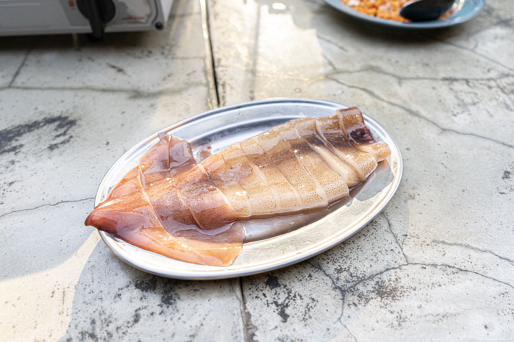 「井の頭テラス HONOO」のスルメイカの丸焼き