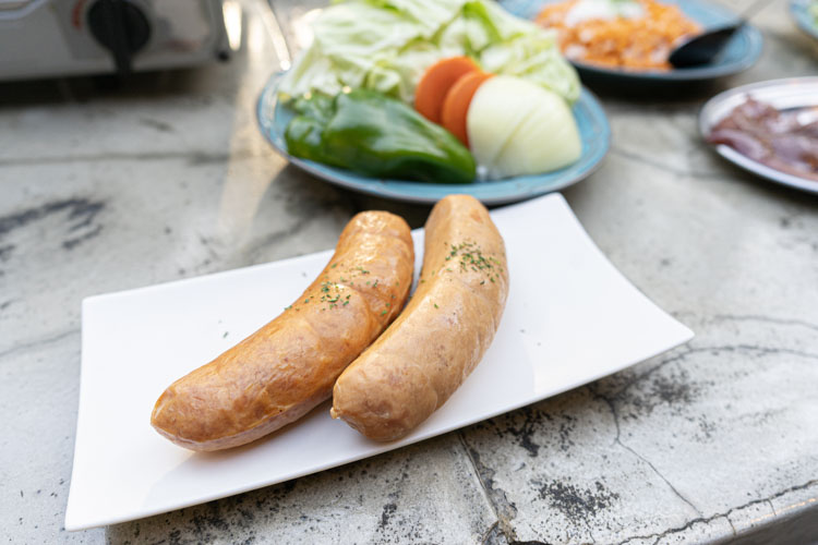 「井の頭テラス HONOO」のジャンボソーセージ盛り合わせ