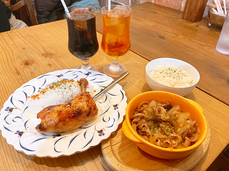 「KITCHEN きらきら星」鶏もも肉のコンフィ、ポークジンジャー