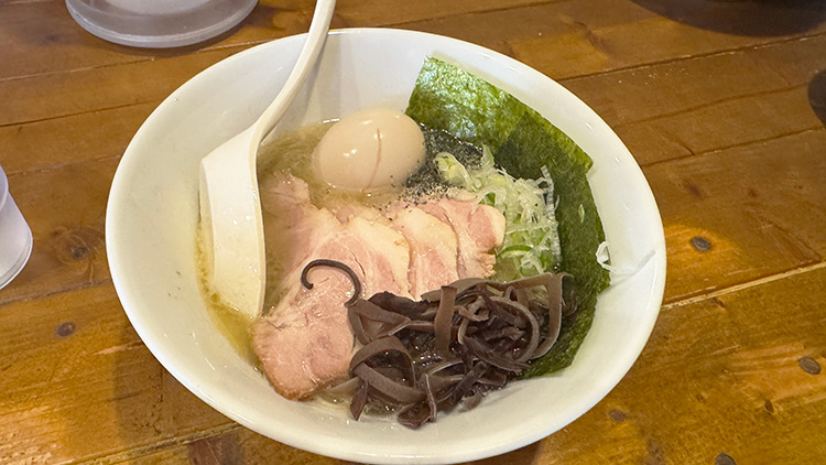 「三鷹食堂 いなり」の特製豚骨ラーメン