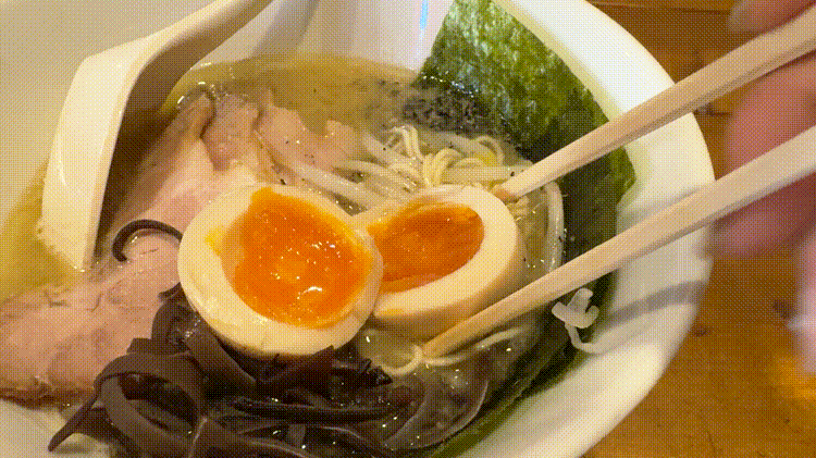 「三鷹食堂 いなり」の特製豚骨ラーメンGIF