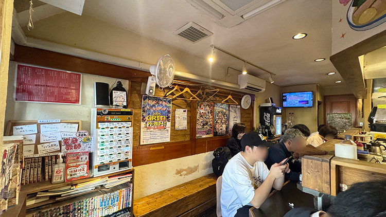 「三鷹食堂 いなり」の店内
