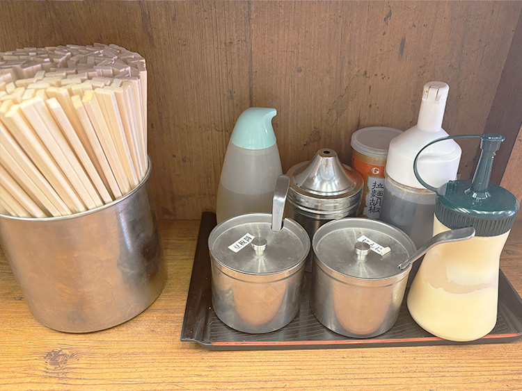 横浜家系らーめん武道家吉祥寺店の卓上調味料