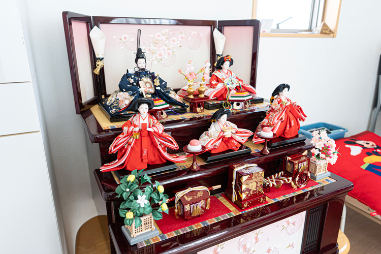 リビングに飾られているおひなさま