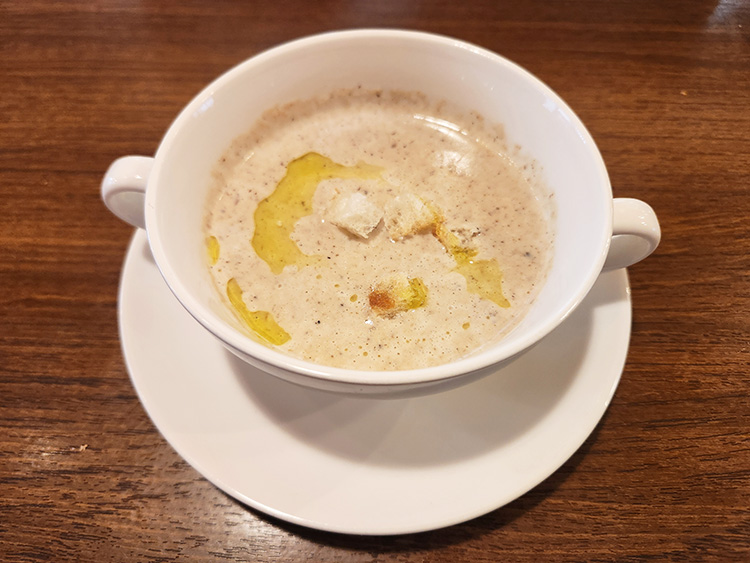 「ル・テロワール」のキノコスープ