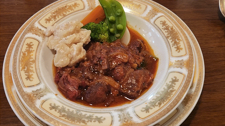 「ル・テロワール」の牛筋トマト煮込み