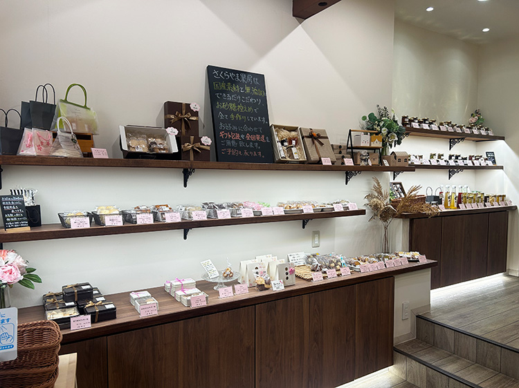 「さくらやま果房 荻窪店」の店内