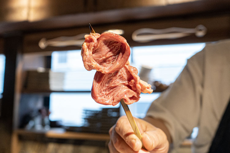 「焼鳥 七転八起」の朝挽き健味どり はつ 本生山葵