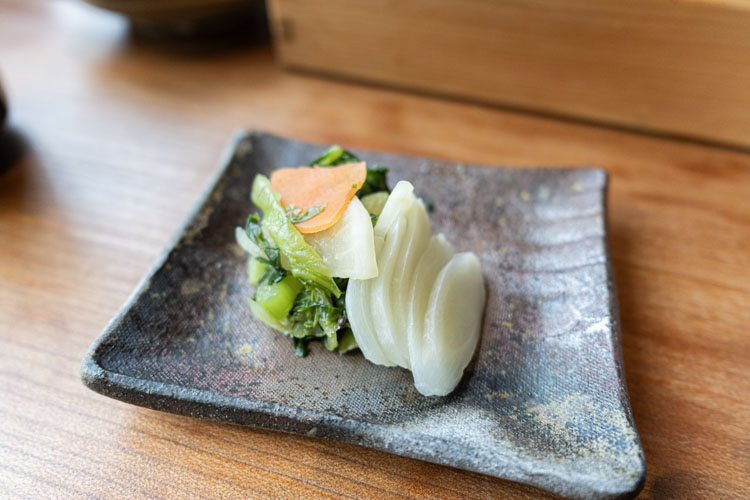 「焼鳥 七転八起」の漬物盛合わせ