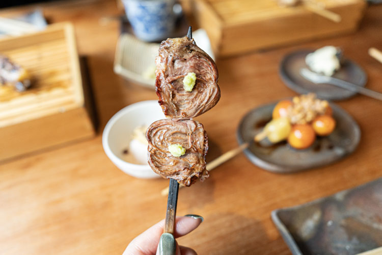 「焼鳥 七転八起」の朝挽き健味どり はつ 本生山葵