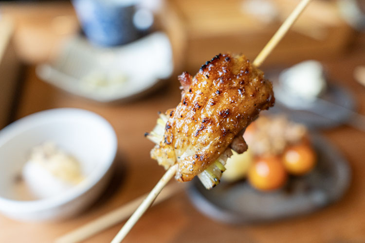 「焼鳥 七転八起」の熟成天草大王 くるみねぎま