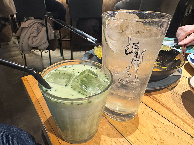 「DRAナイン」黒糖焼酎とはちみつジンジャーサワー