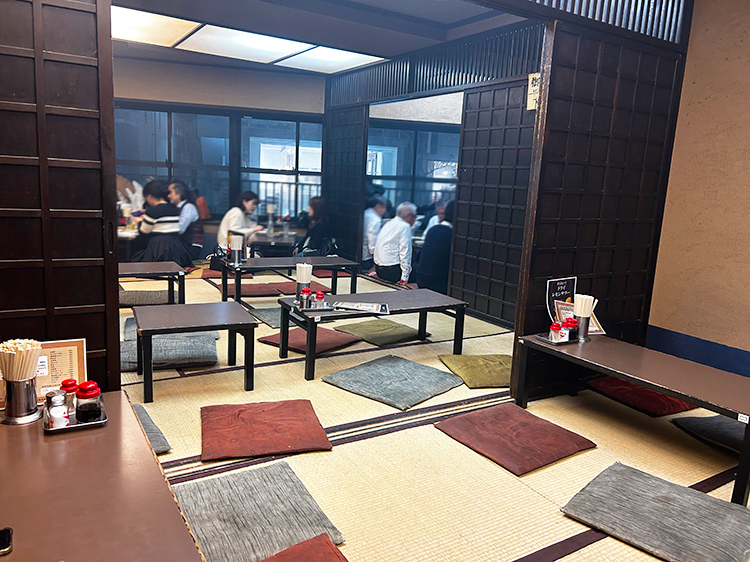 「いせや 総本店」座敷