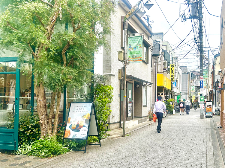 「MIELATIER」教会通り道中