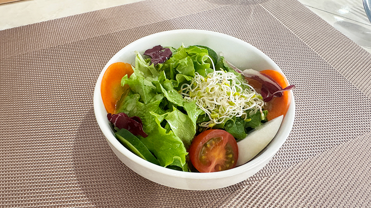 「トラットリア かおり」サラダ