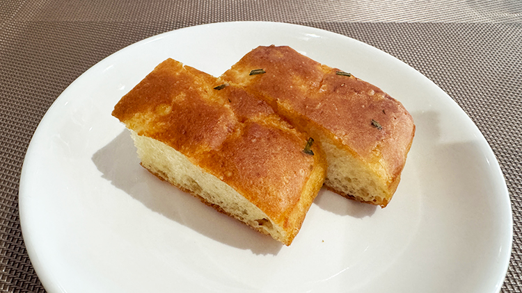 「トラットリア かおり」フォカッチャ