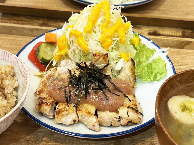 「ギャラリー食堂 hug」チキンソテー梅麹がけ