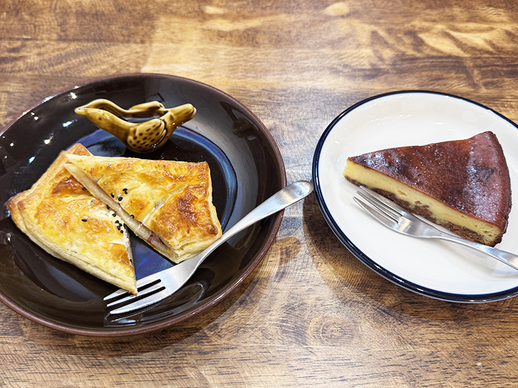 「ギャラリー食堂 hug」発酵あんこのパイ、酒粕チーズケーキ