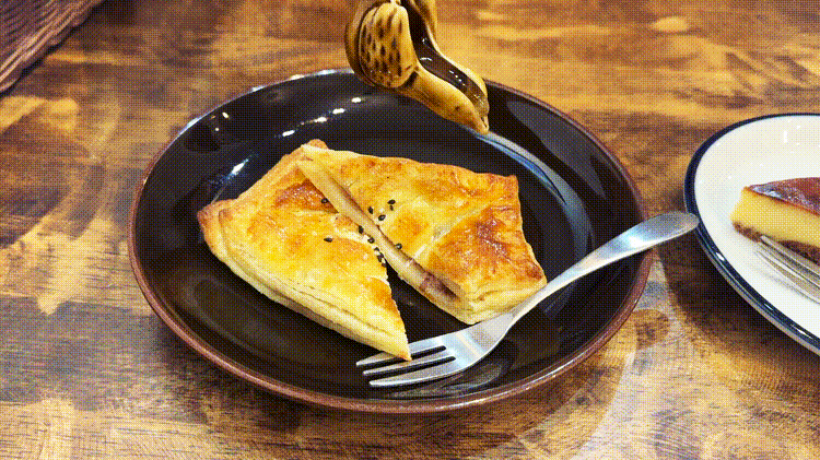 「ギャラリー食堂 hug」発酵あんこのパイGIF