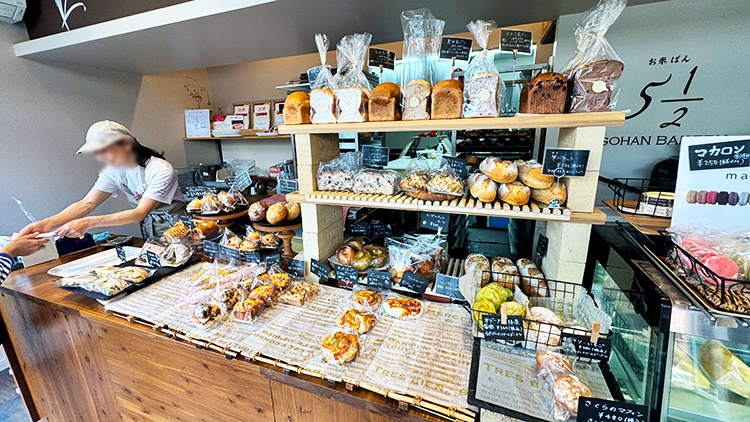 「お米パン5 1/2 bakery（GOHAN BAKERY）」店内1