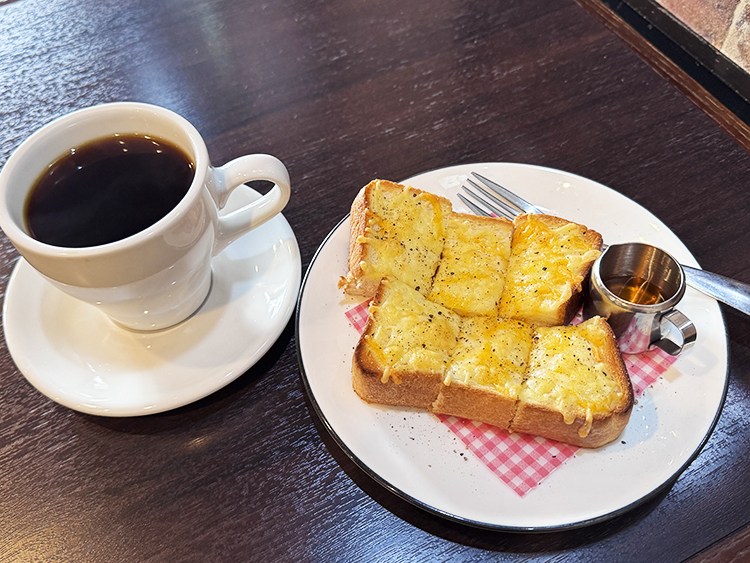 「ニンカフェ NING’S COFFEE」武蔵野中央通りブレンド、はちみつチーズトースト