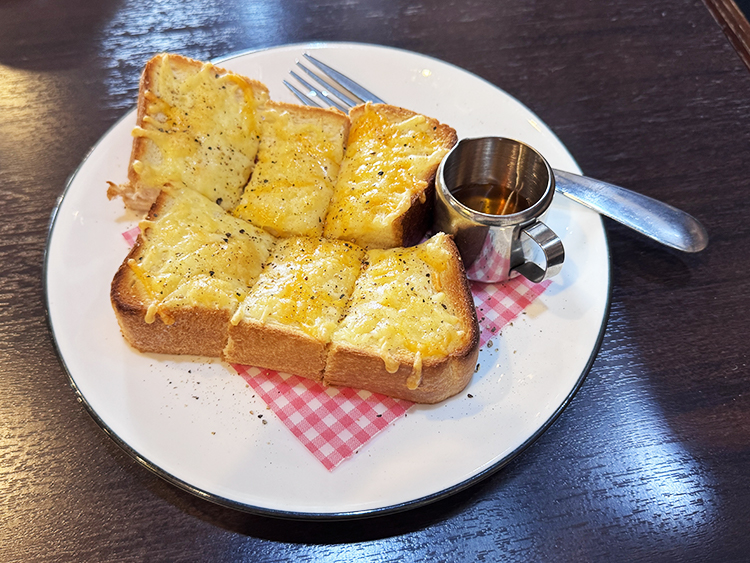 「ニンカフェ NING’S COFFEE」はちみつチーズトースト