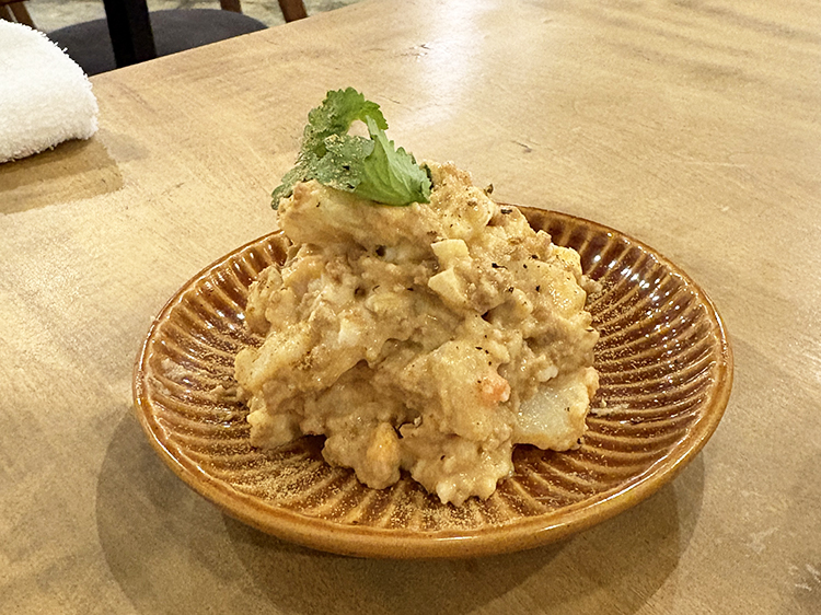 「オイシイ水餃子クラブ」魯肉ポテサラ