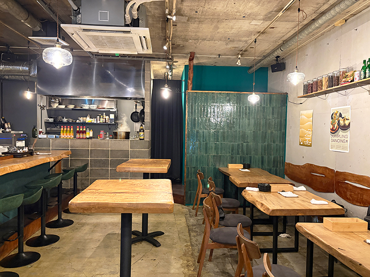 「オイシイ水餃子クラブ」店内