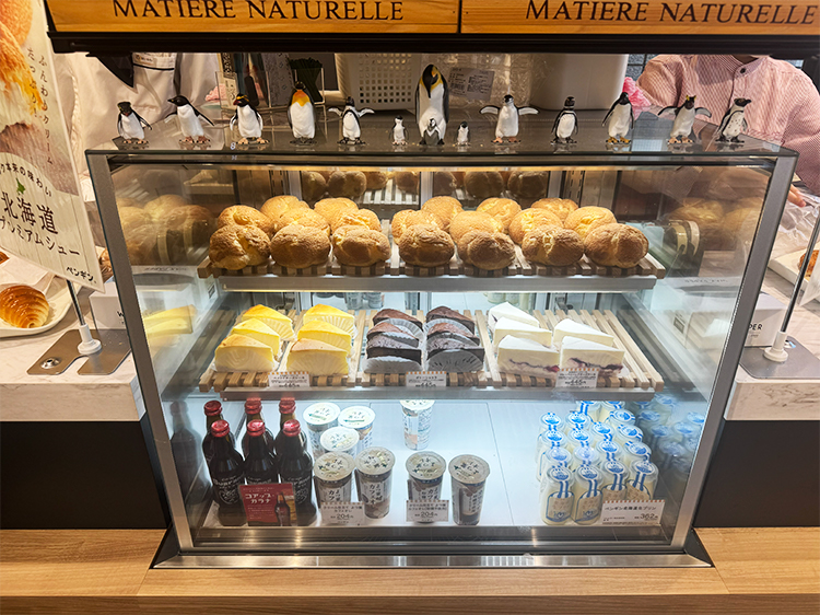 「ペンギンベーカリー吉祥寺店」ショーケース
