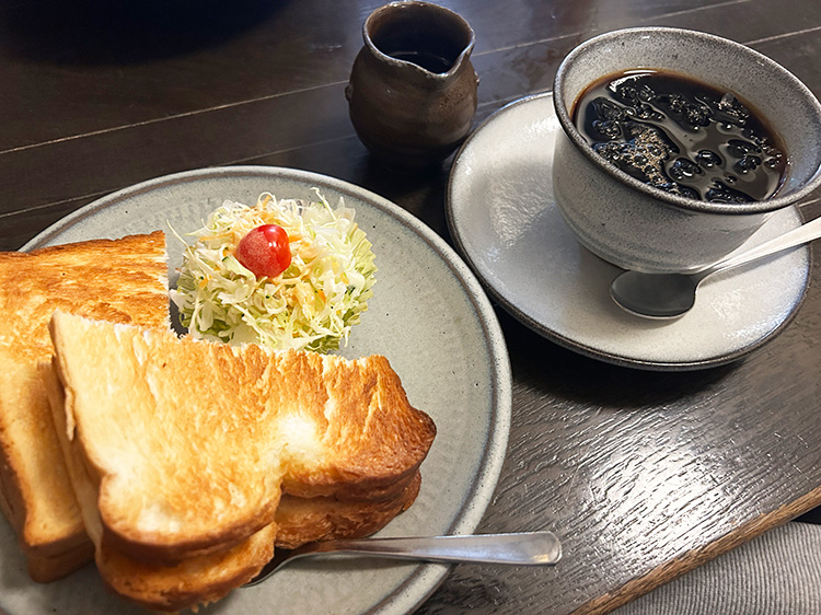 ハムサンドとコーヒー
