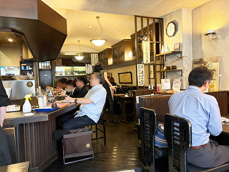 「茶房 武蔵野文庫」の店内