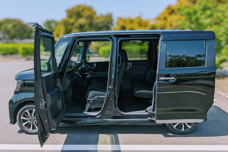 スライドドアの車のドア