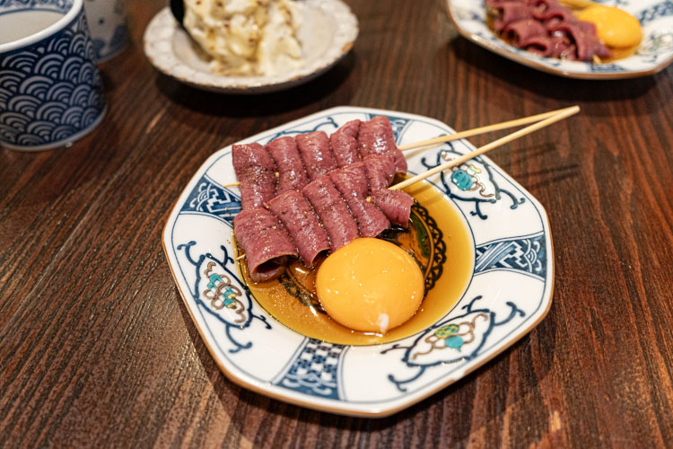 「モツキチスタンド」の和牛ハツ串和牛ハツ刺し串2本