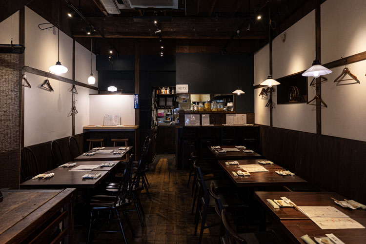 「モツキチスタンド」の店内