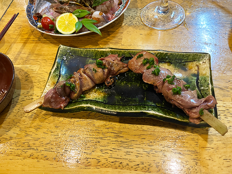 「とみ笑」白レバー焼き