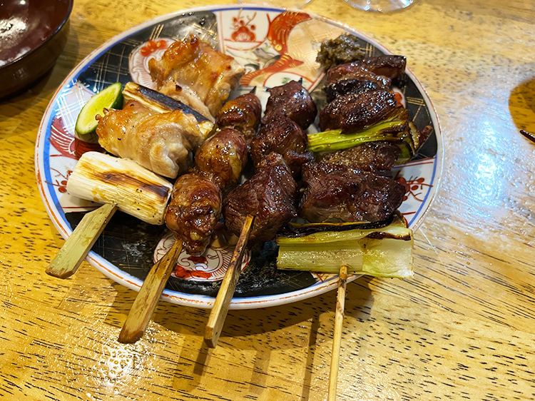 「とみ笑」串焼き
