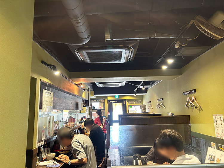 「うな天」店内