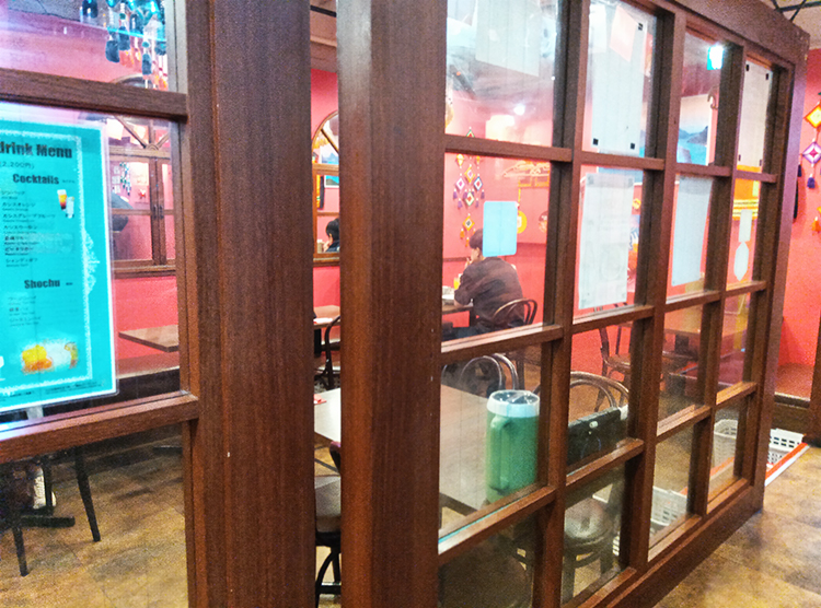 「タイ料理居酒屋 キングサイアム吉祥寺」店内