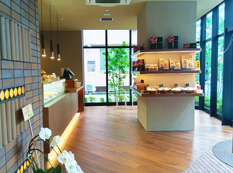 こけし屋の販売コーナー