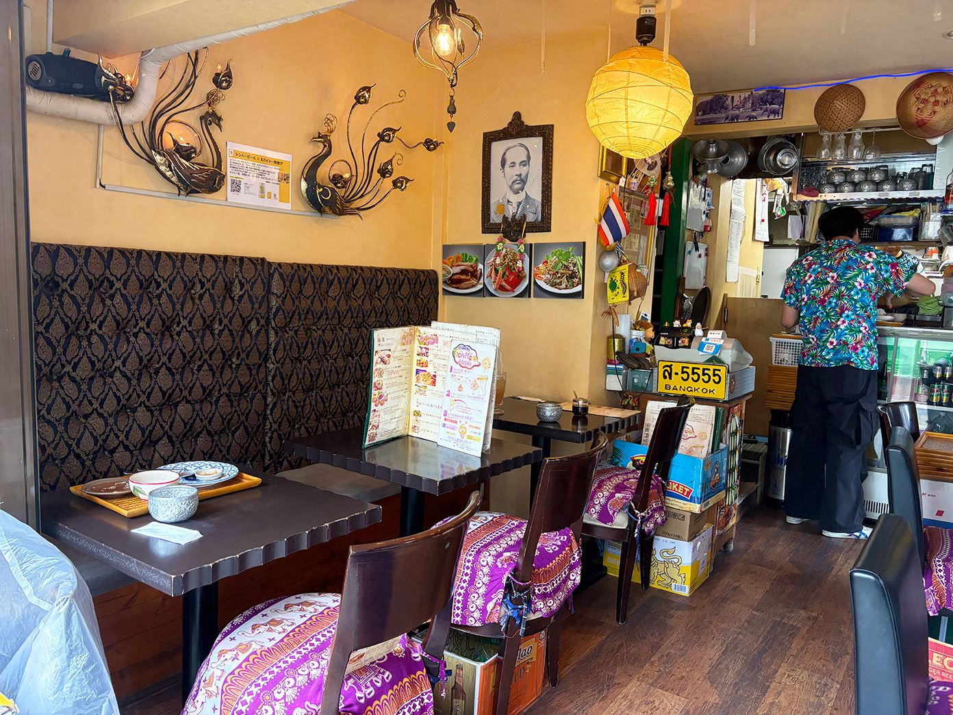 「トンホム 中野南口店」テーブル席